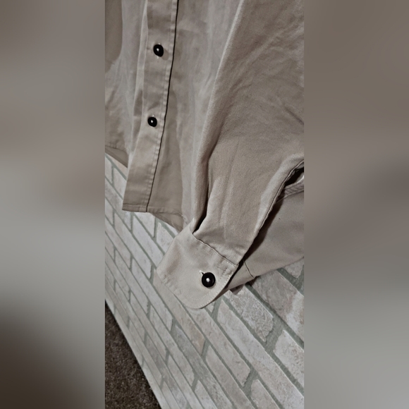 Wrangler Men's Beige Relaxed Fit Long Sleeve Button-Up Shirt - Picture 5 of 5